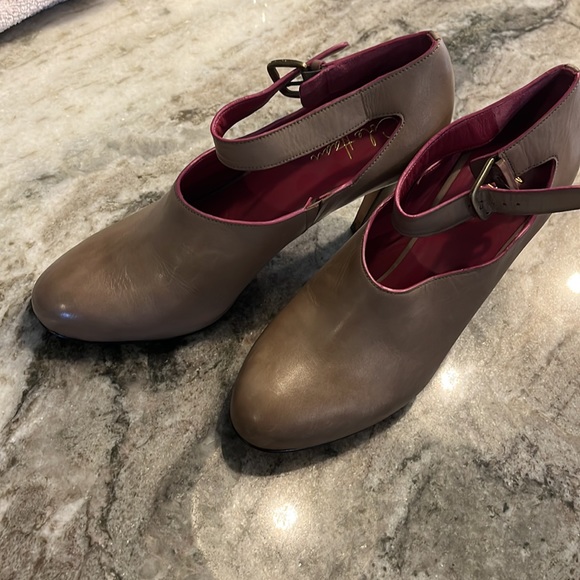 Cole Haan heels - Picture 2 of 6